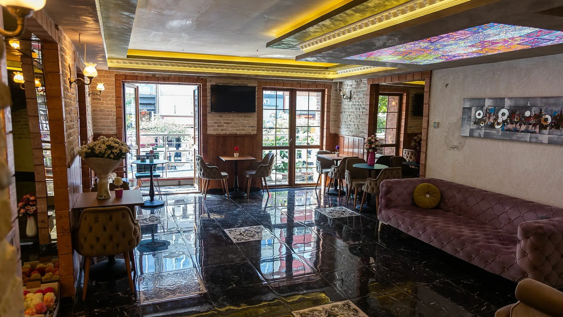 Royal Garden Suite And Hotel Istanbul